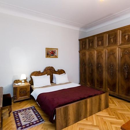 Apartment Gallery Rustaveli 1 트빌리시 외부 사진
