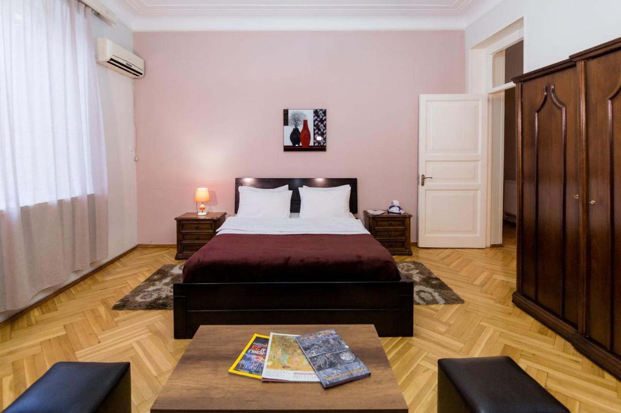 Apartment Gallery Rustaveli 1 트빌리시 외부 사진