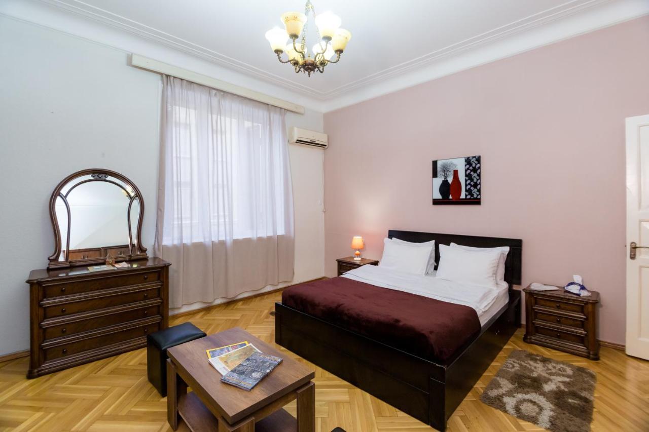 Apartment Gallery Rustaveli 1 트빌리시 외부 사진