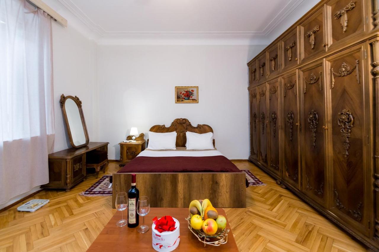 Apartment Gallery Rustaveli 1 트빌리시 외부 사진