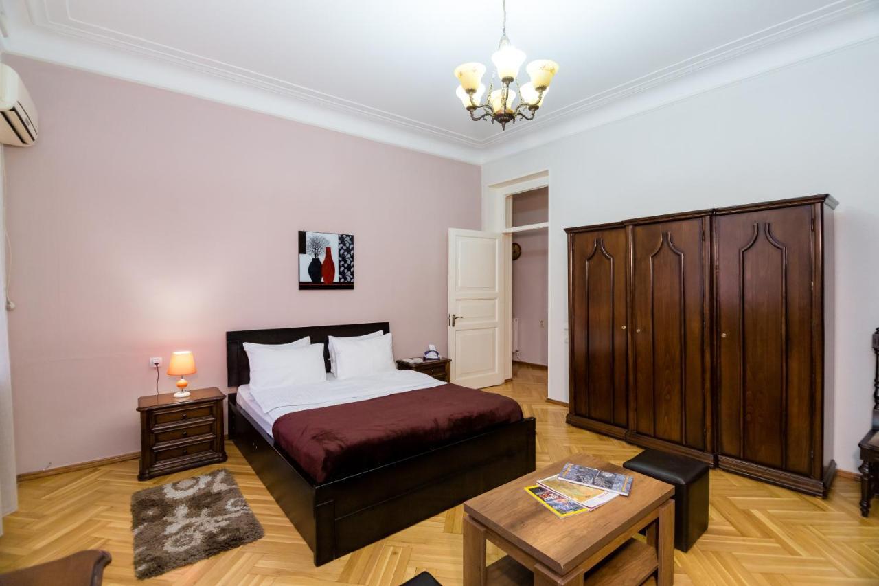 Apartment Gallery Rustaveli 1 트빌리시 외부 사진